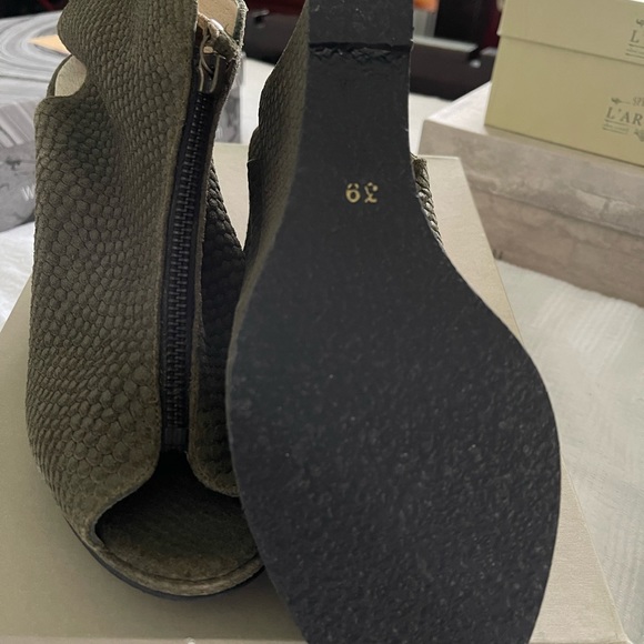 Ivy Lee - Picture 5 of 7